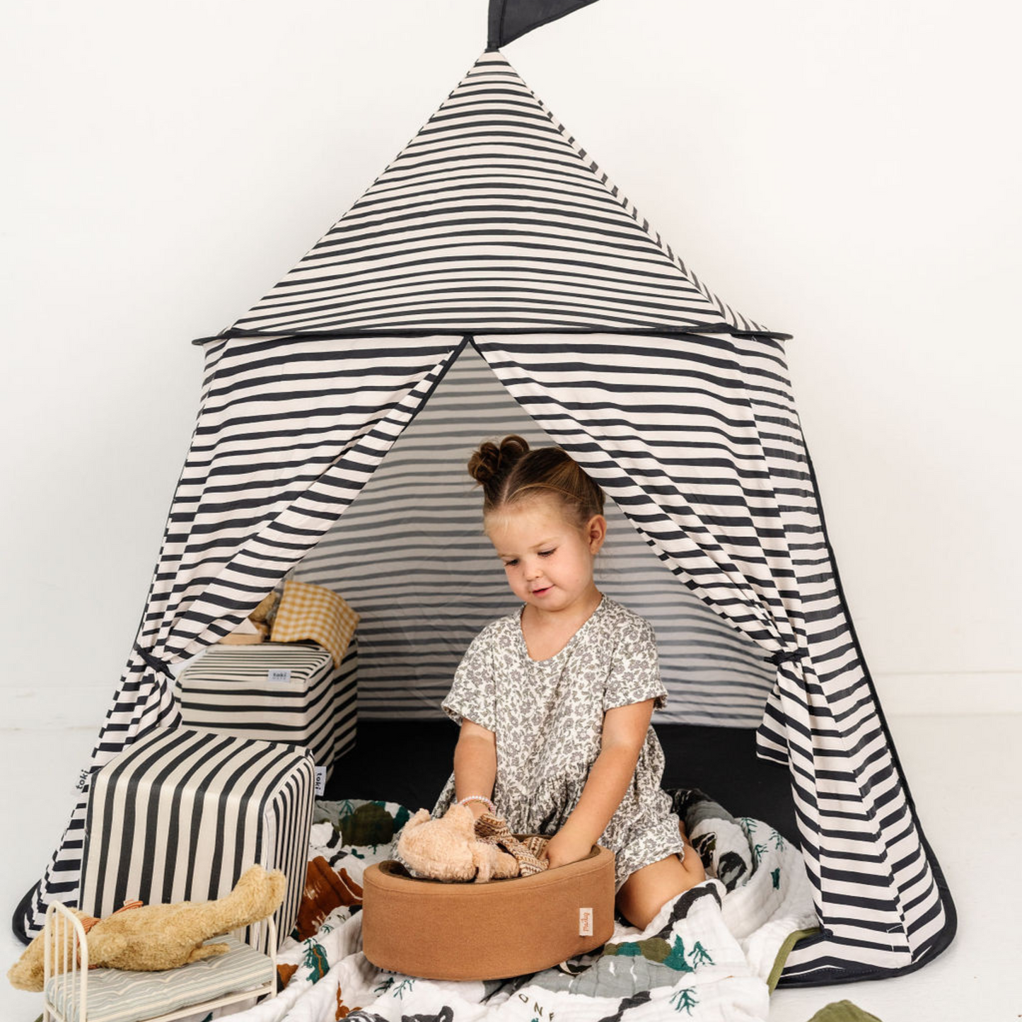 Toki Mats Bold Stripe Play Tent
