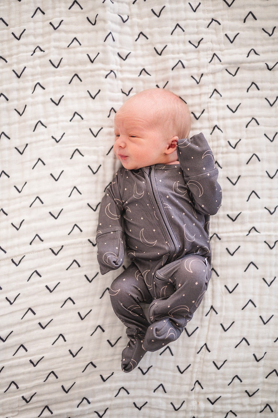 Muslin 6-Layer Blanket - Black Arrow