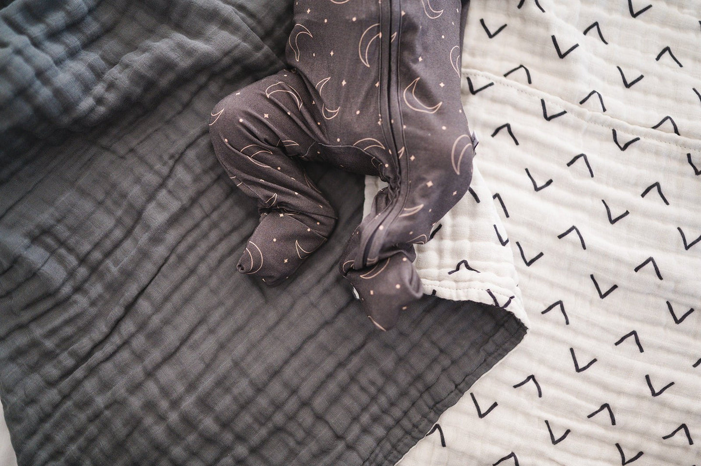Muslin 6-Layer Blanket - Black Arrow