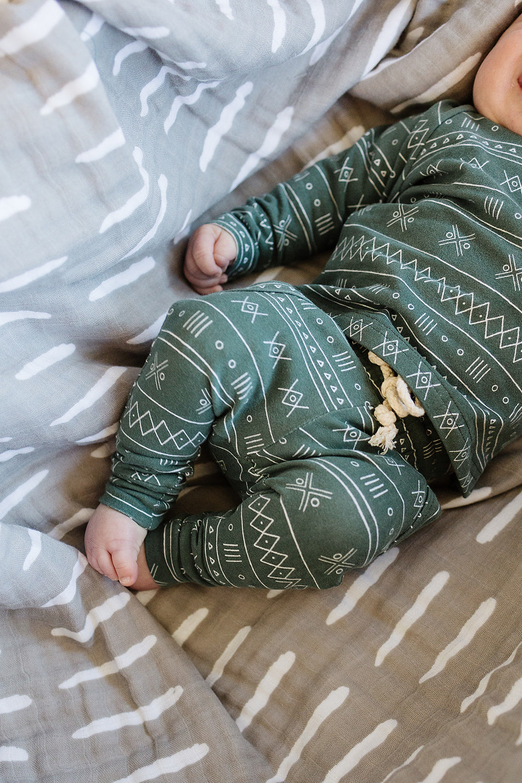 Grey Dash Muslin Quilt - Nature's Crib