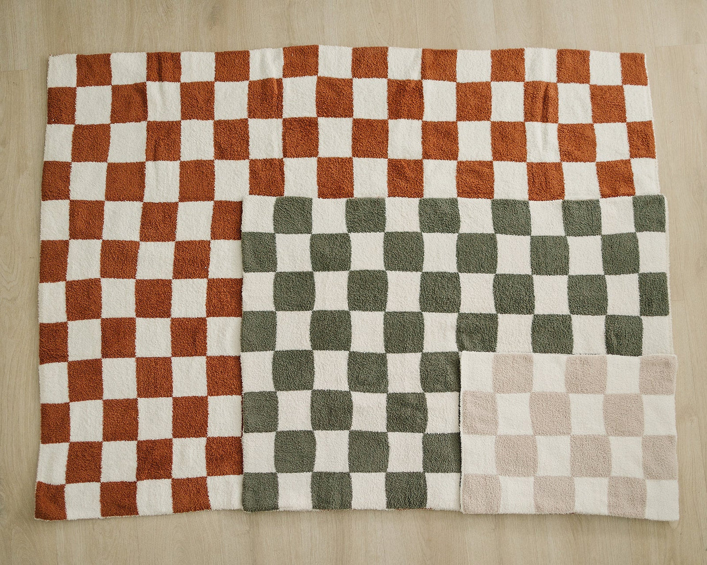 Rust Checkered Plush Blanket - Nature's Crib