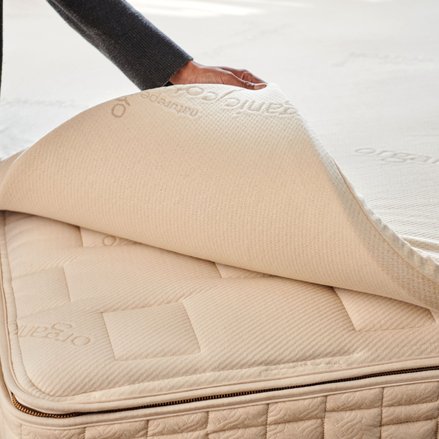 Adagio 2" Organic Latex Mattress Topper Detail