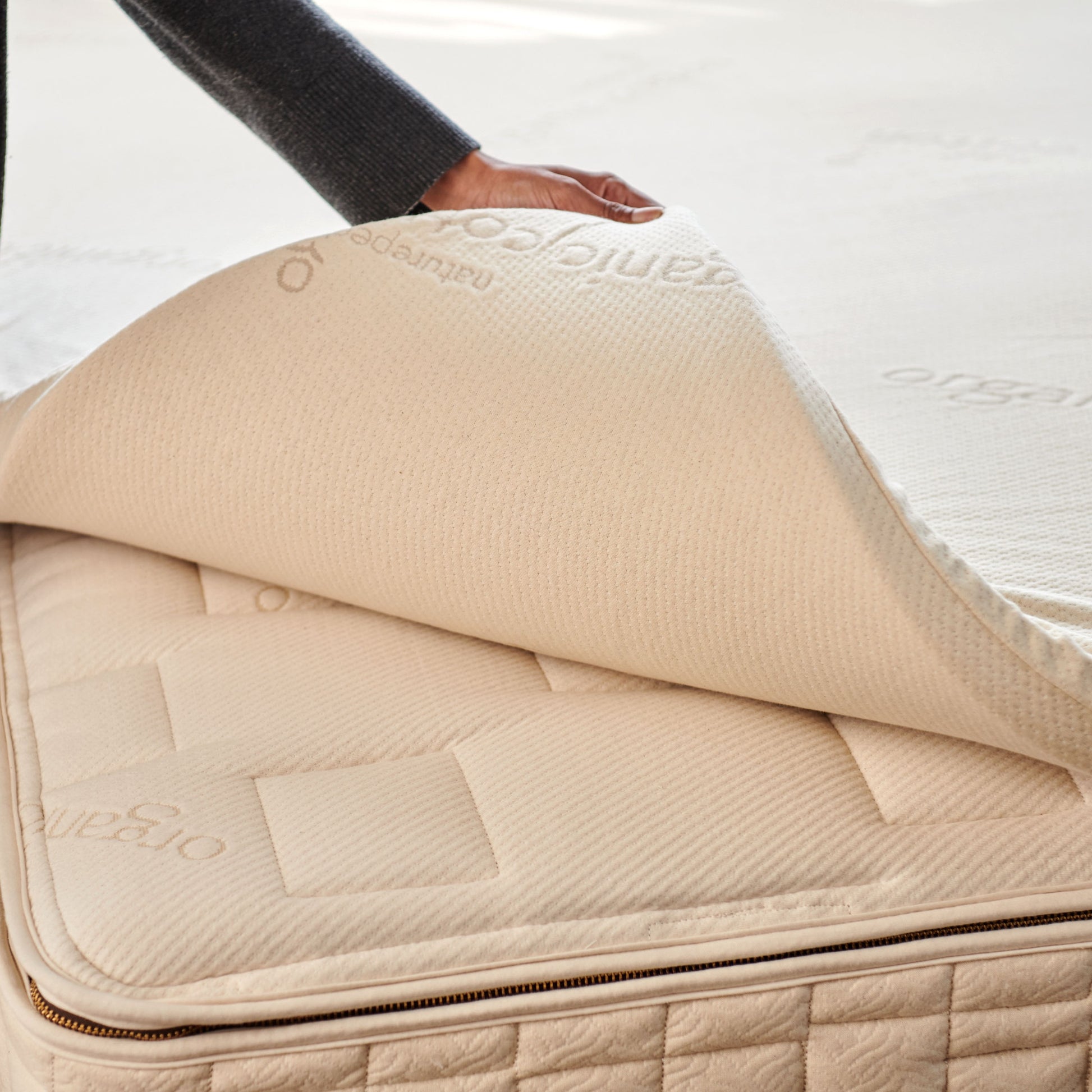Adagio 2" Organic Latex Mattress Topper Detail