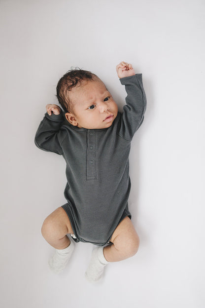 Mebie Baby,Charcoal Organic Snap Long Sleeve Ribbed Bodysuit