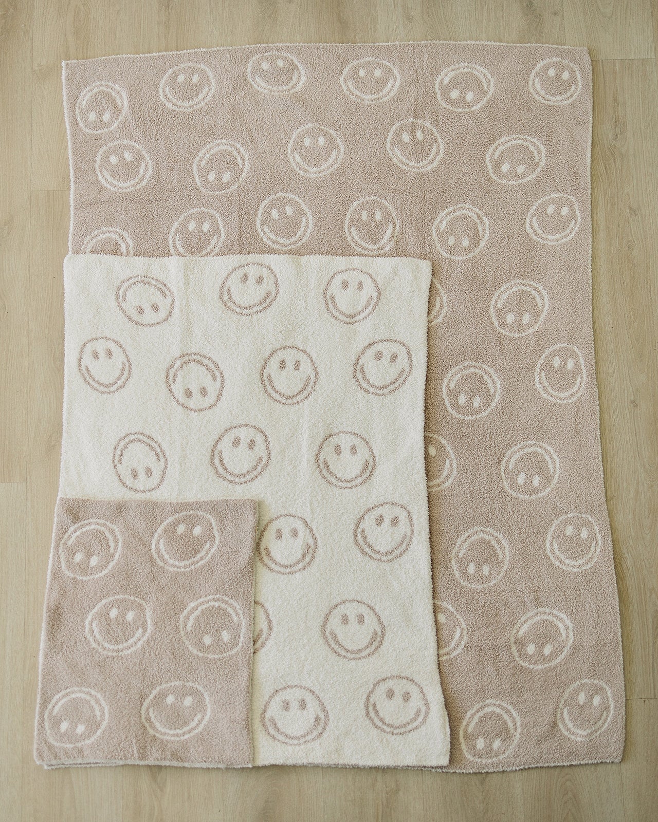 Smiley Taupe Plush Blanket - Nature's Crib