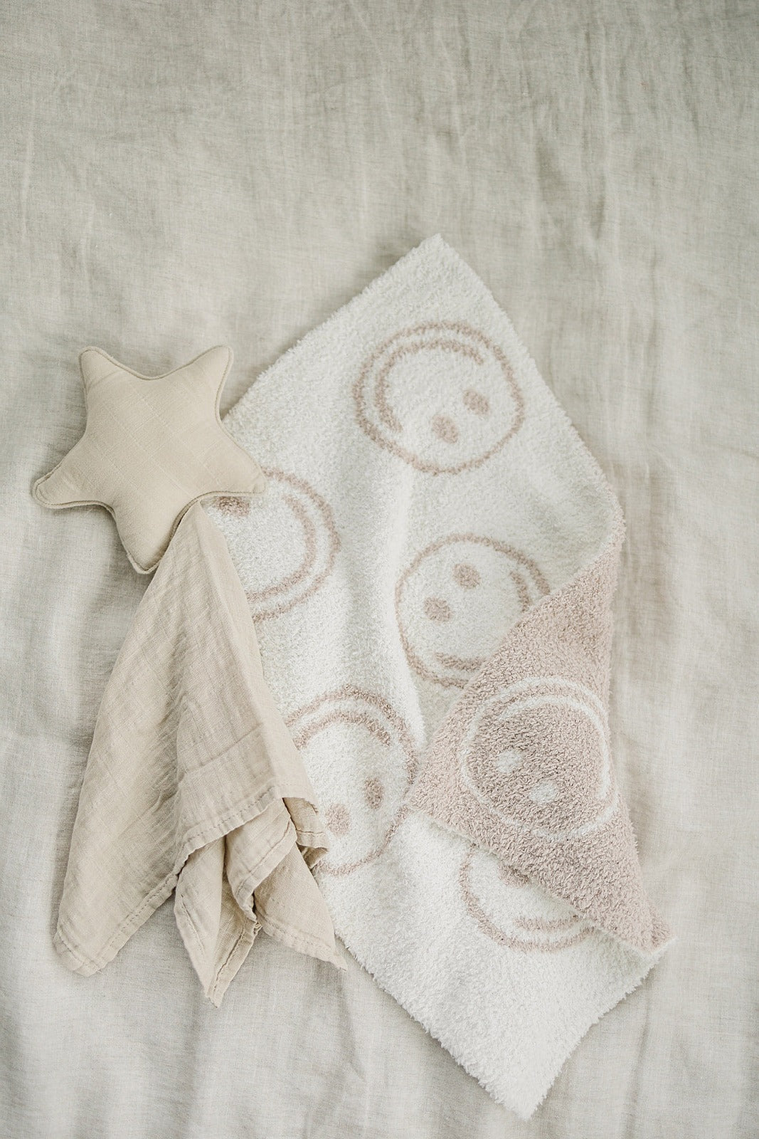 Smiley Taupe Plush Blanket - Nature's Crib