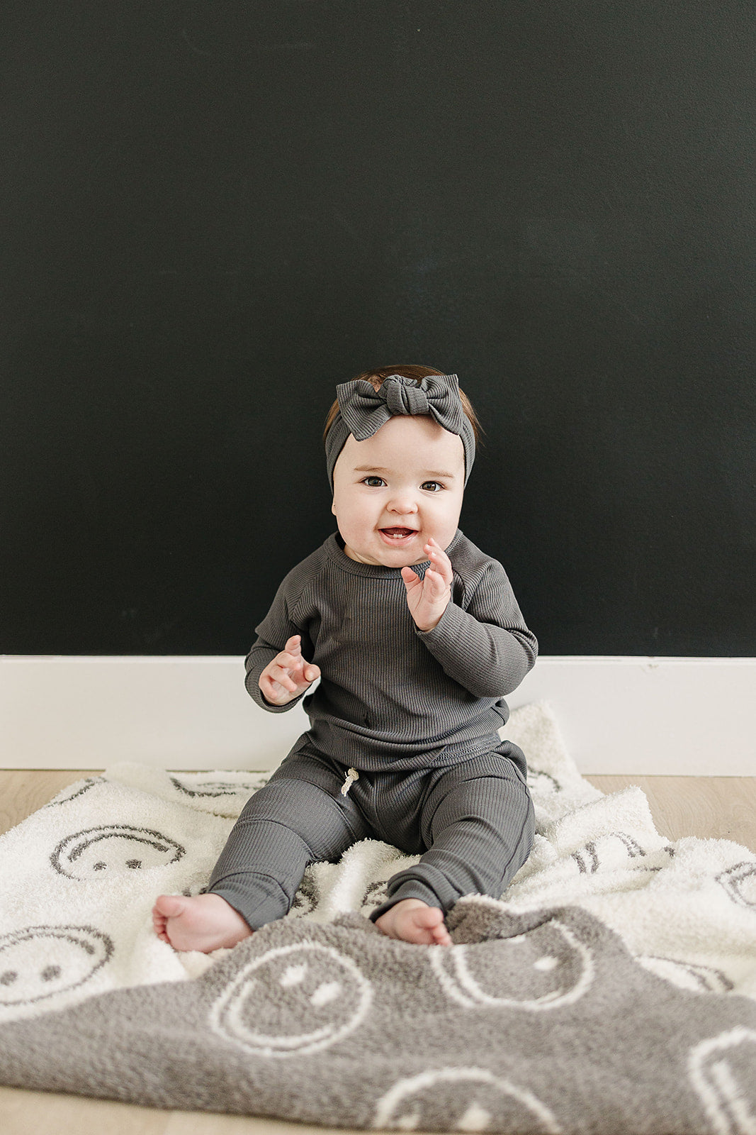 Mebie Baby,Charcoal Smiley Plush Blanket