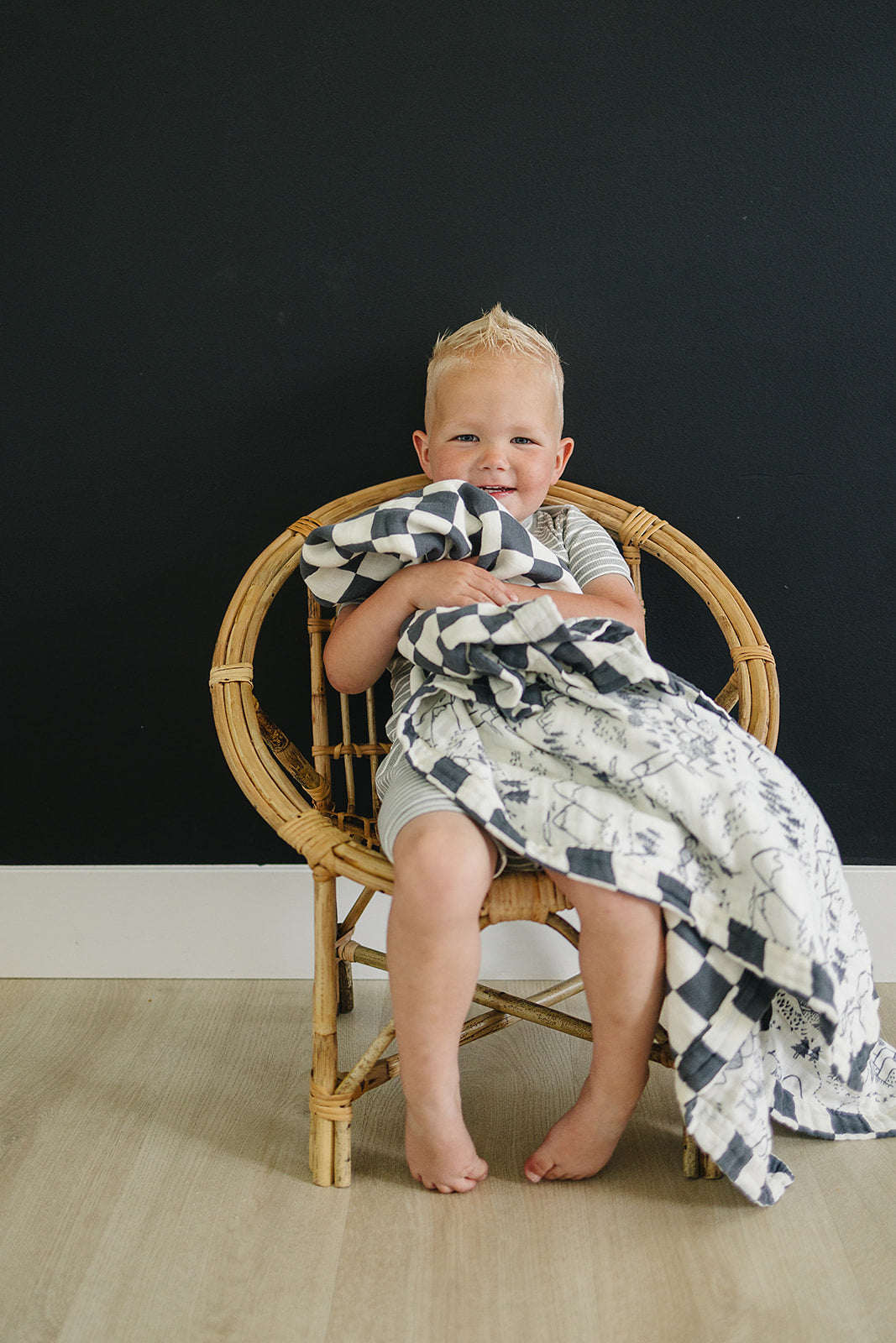 Mebie Baby,Charcoal Checkered + Summit Muslin Quilt