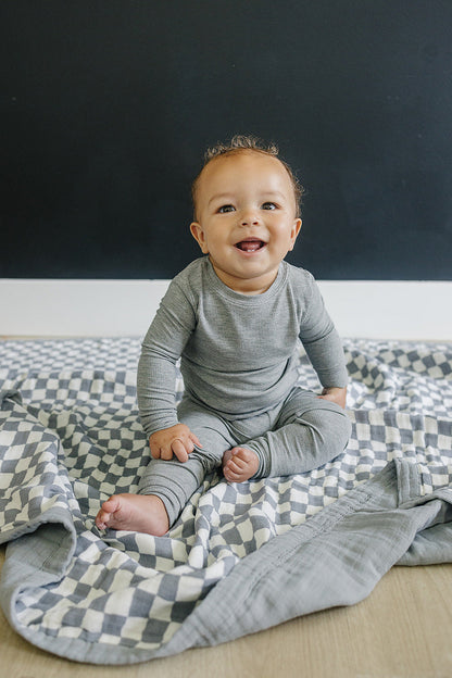 Dusty Blue Wavy Checkered Muslin Quilt - Nature's Crib