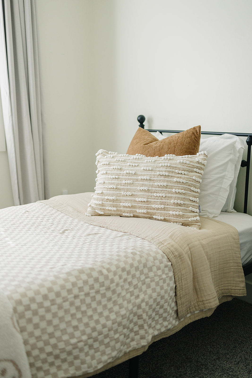 Taupe Checkered Twin Muslin Quilt - Nature's Crib