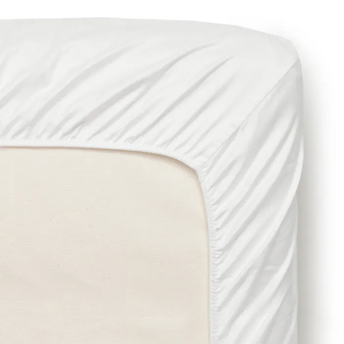 white-sheet-crib-fitted 